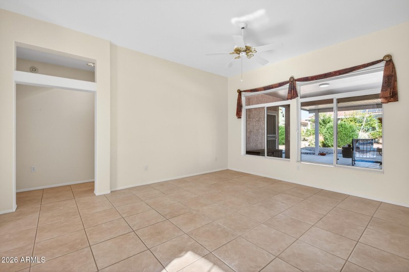 12_15614_W_Futura_Dr11_mls