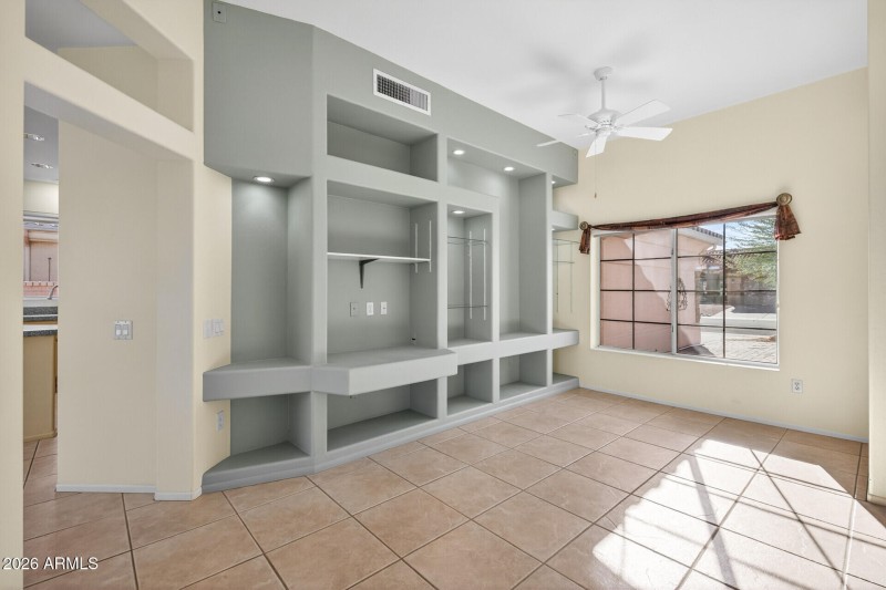 17_15614_W_Futura_Dr15_mls