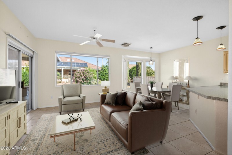 21_15614_W_Futura_Dr_15614_W_Futura_Dr_V