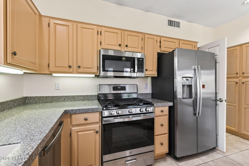 30_15614_W_Futura_Dr27_mls