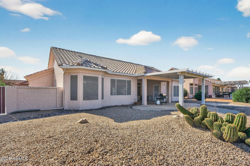 56_15614_W_Futura_Dr51_mls