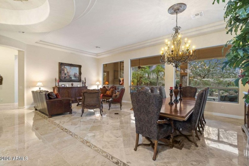 Open Living Space w Outdoor Views