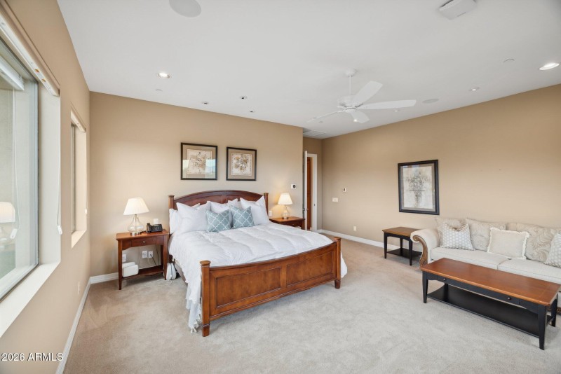 Primaryn Bedroom has sitting area