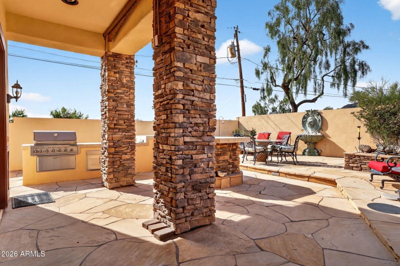 Entertainer’s Backyard Patio