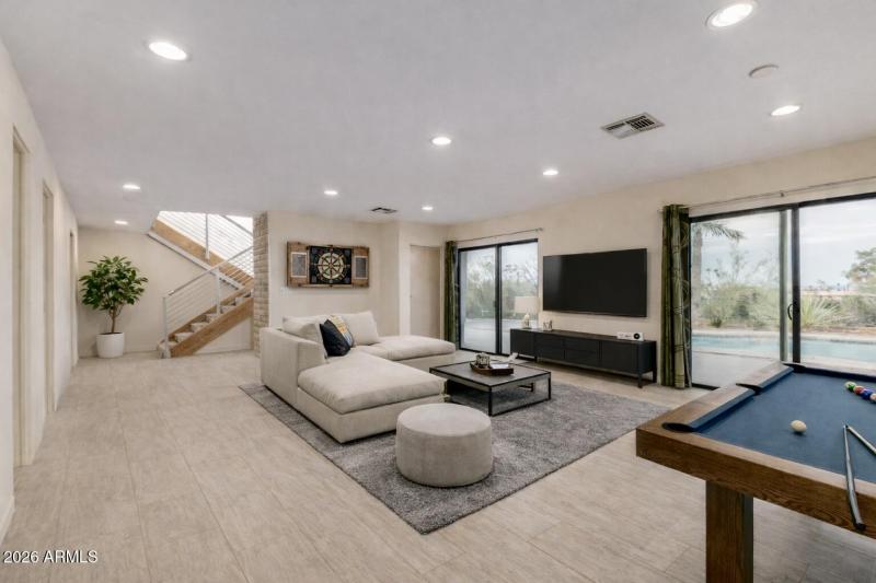 AA6734F5-C0C0-43D4-88CE-E8FF43425E6A