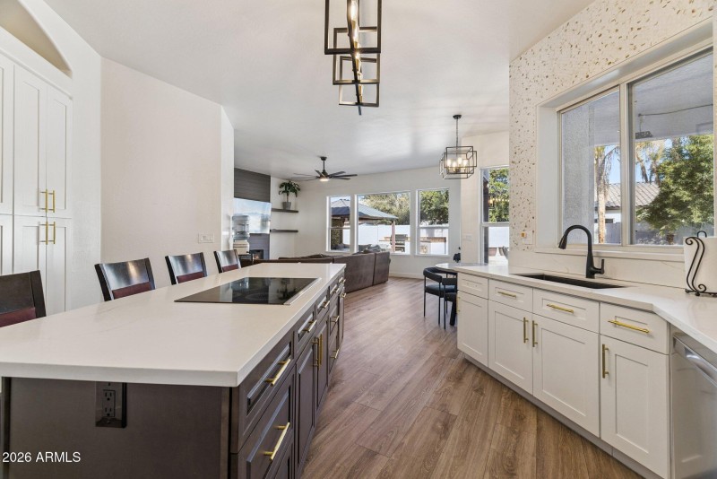 16-web-or-mls-2732-e-hillery-dr