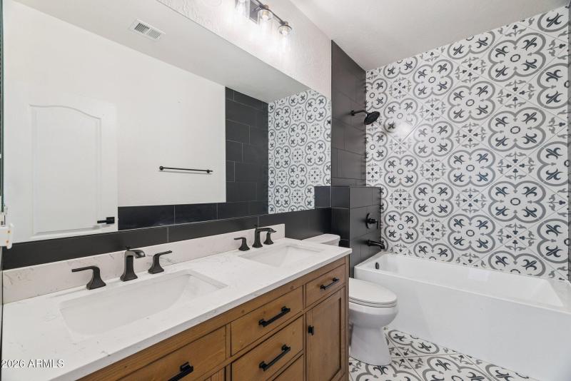 35-web-or-mls-2732-e-hillery-dr