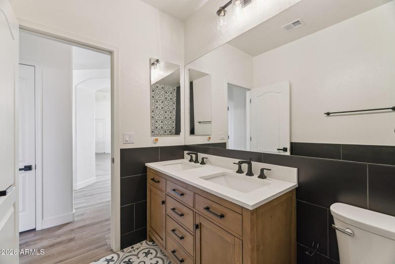 36-web-or-mls-2732-e-hillery-dr