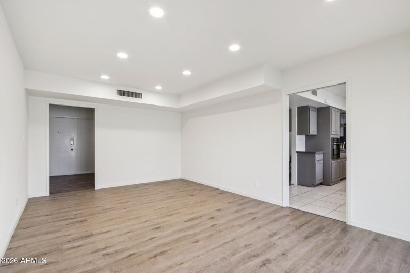 9-web-or-mls-North 25th Pl-S0702-009