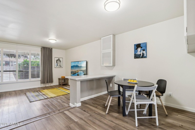 10-web-or-mls-North 25th Pl-S0702-010