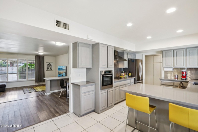 12-web-or-mls-North 25th Pl-S0702-012