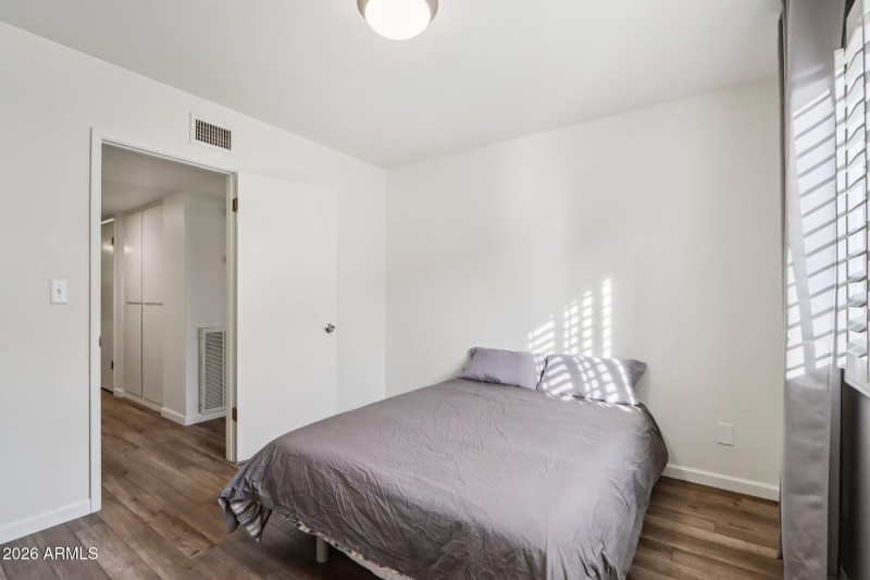 18-web-or-mls-North 25th Pl-S0702-018