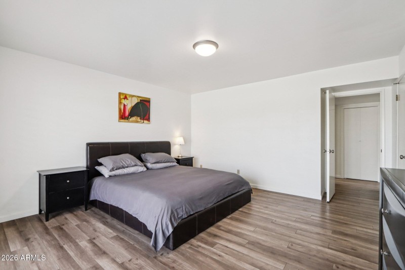 21-web-or-mls-North 25th Pl-S0702-021