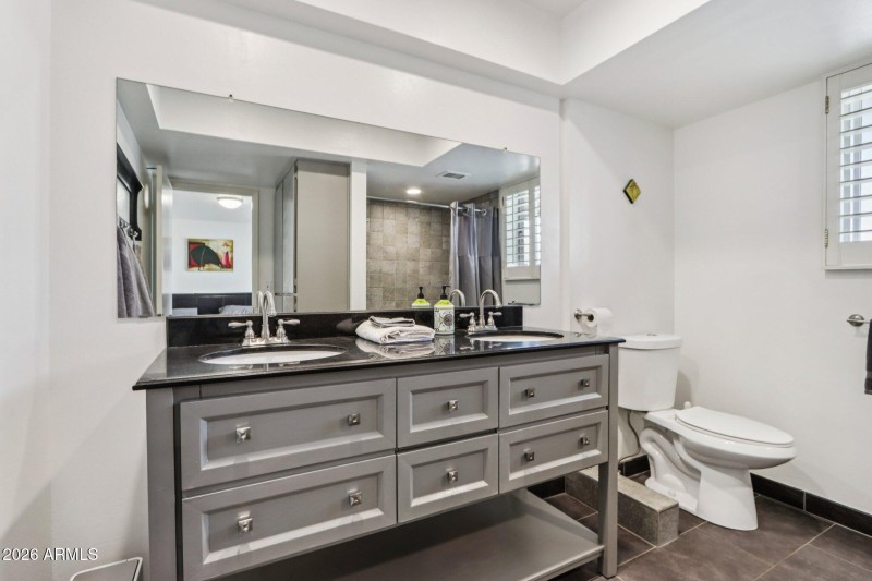 22-web-or-mls-North 25th Pl-S0702-022