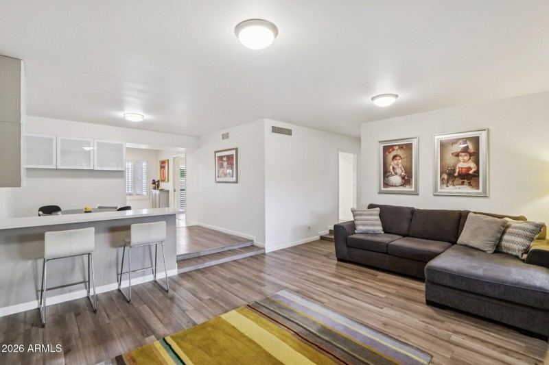 26-web-or-mls-North 25th Pl-S0702-026