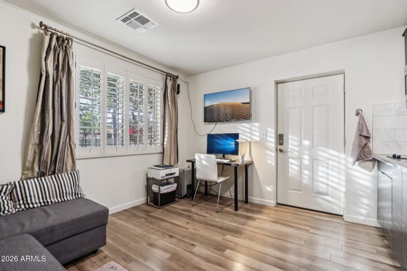 30-web-or-mls-North 25th Pl-S0702-030