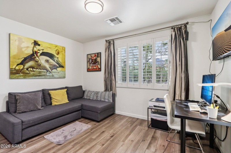 31-web-or-mls-North 25th Pl-S0702-031