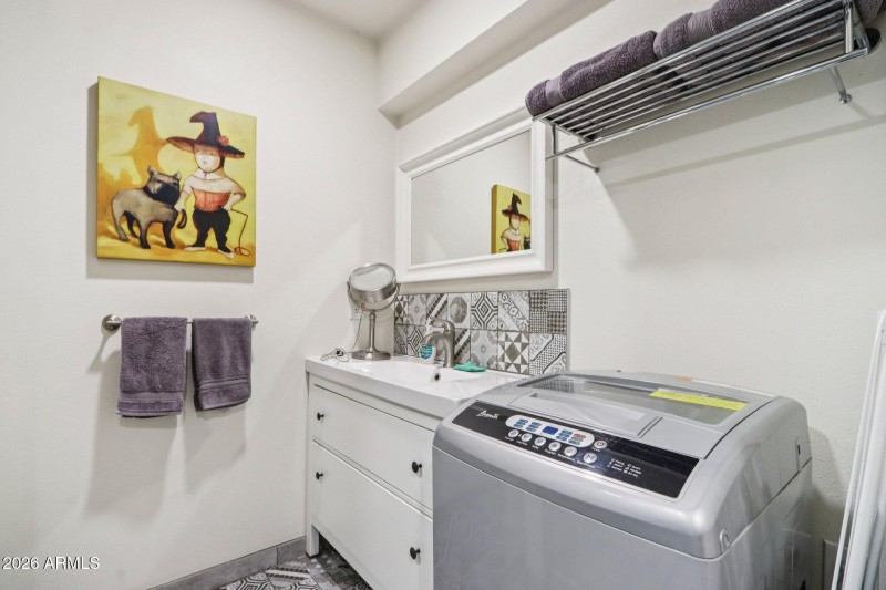 36-web-or-mls-North 25th Pl-S0702-036