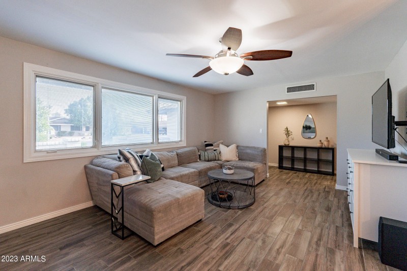 9-web-or-mls-Holbrook-9