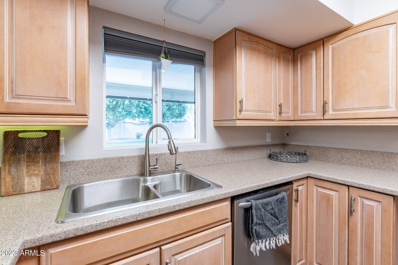 17-web-or-mls-Holbrook-17