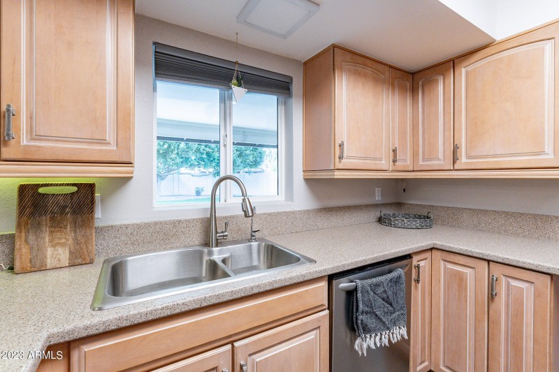 18-web-or-mls-Holbrook-18