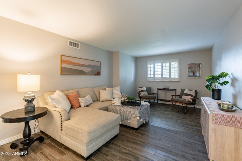 24-web-or-mls-Holbrook-24