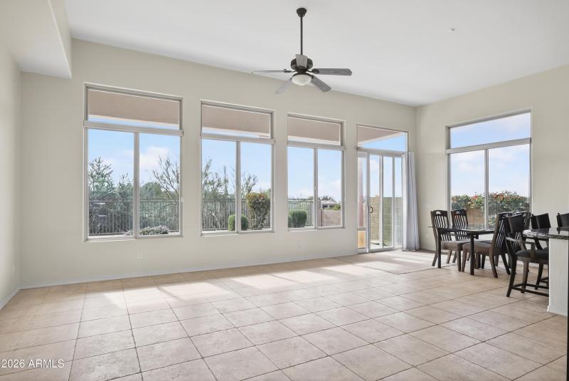 006_11157 E Greenway Rd