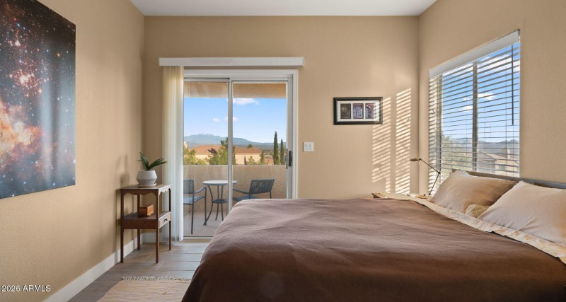 21-web-or-mls-Primary Bedroom3