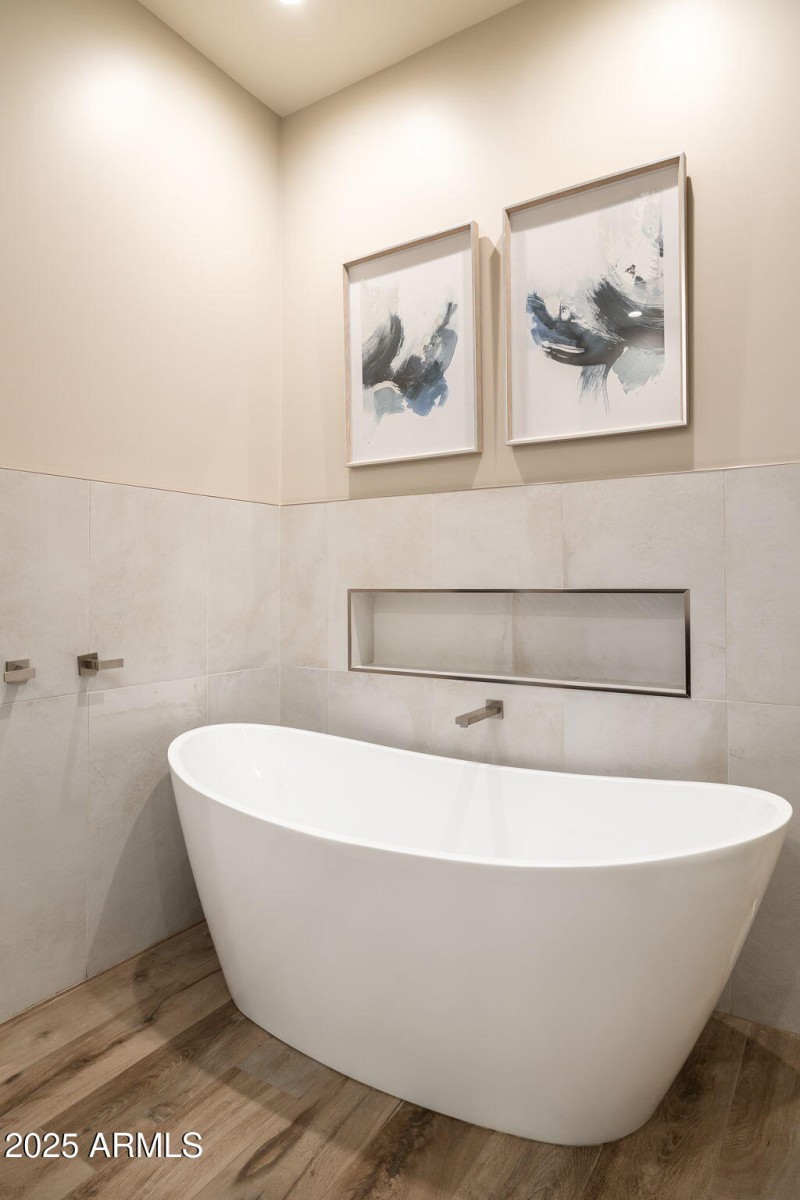 30-web-or-mls-6525-e-cave-creek-rd-31