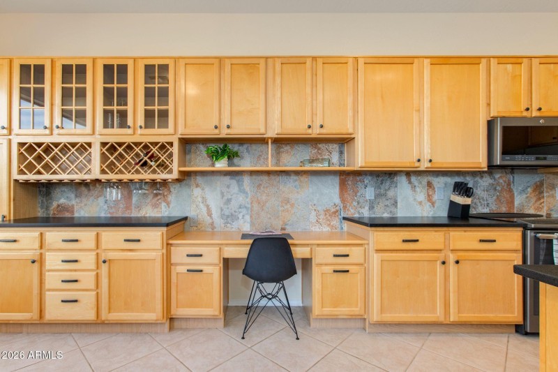 Kitchen Epansive Countertop and Storage