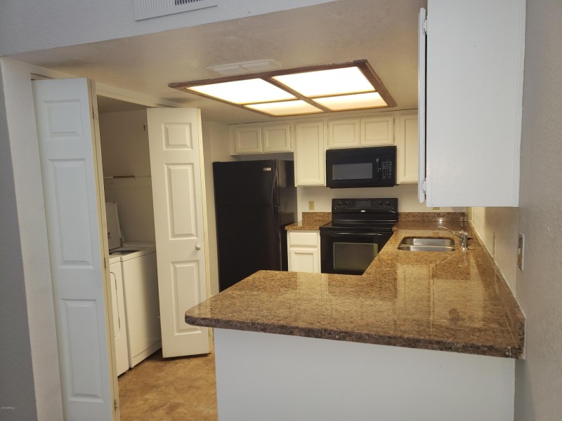 Granite Countertops.Washer/Dryer