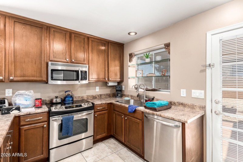 16848 N 40TH AVE, Phoenix, AZ 85053