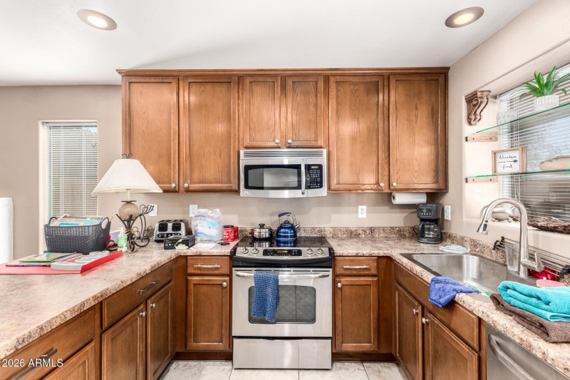 16848 N 40TH AVE, Phoenix, AZ 85053