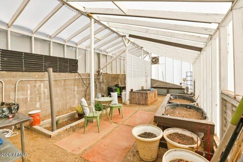 Commercially-sized Greenhouse