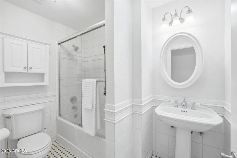 Full Guest Bathroom Upstairs