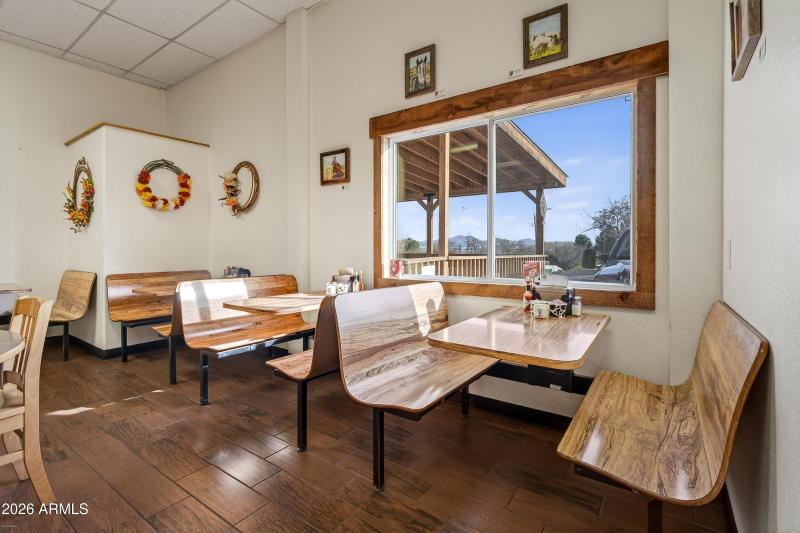 Udderly Divine Cafe & Bakery Camp Verde