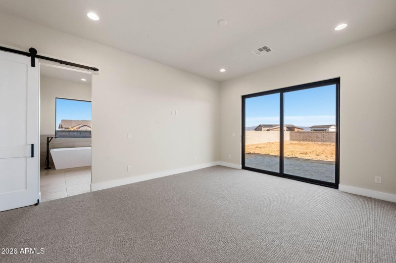 32-Primary Bedroom (2)