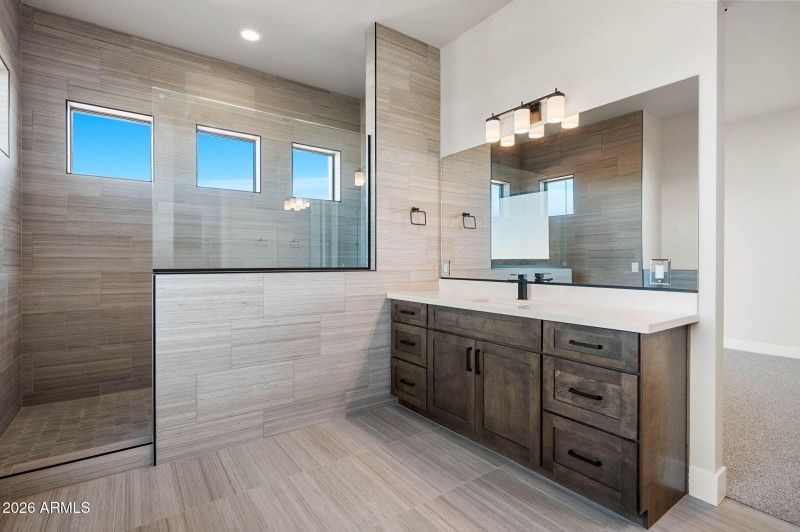 34-Primary Bathroom (2)