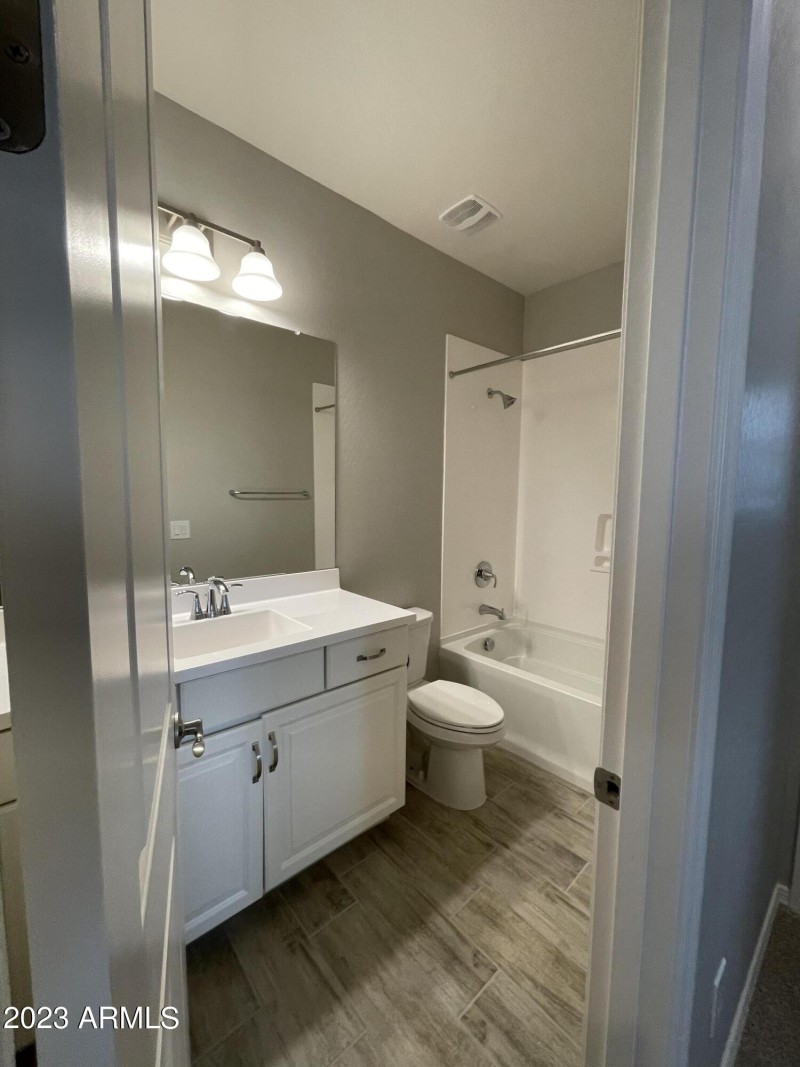 58EB2C16-B9F4-439C-9992-A9FAE532362A