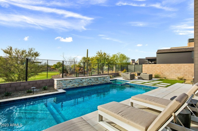 33-web-or-mls-Poolside Views