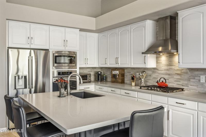 018_Kitchen Island and Cooktop