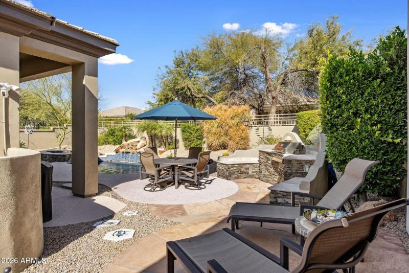 036_BBQ and Outdoor Dining