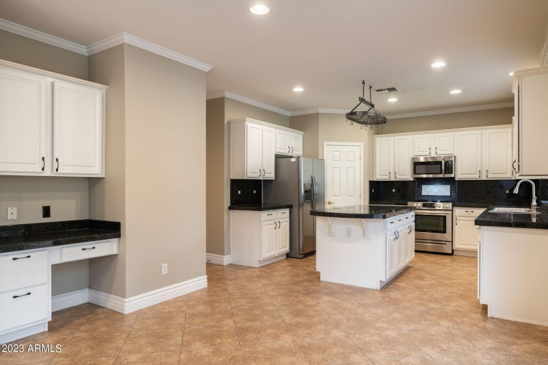 Kitchen w/ Computer Nook