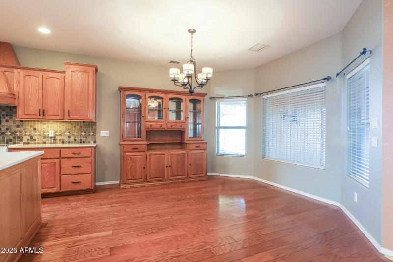 6-photo-Dining-Room-8d7ded7b-6186-496b-b