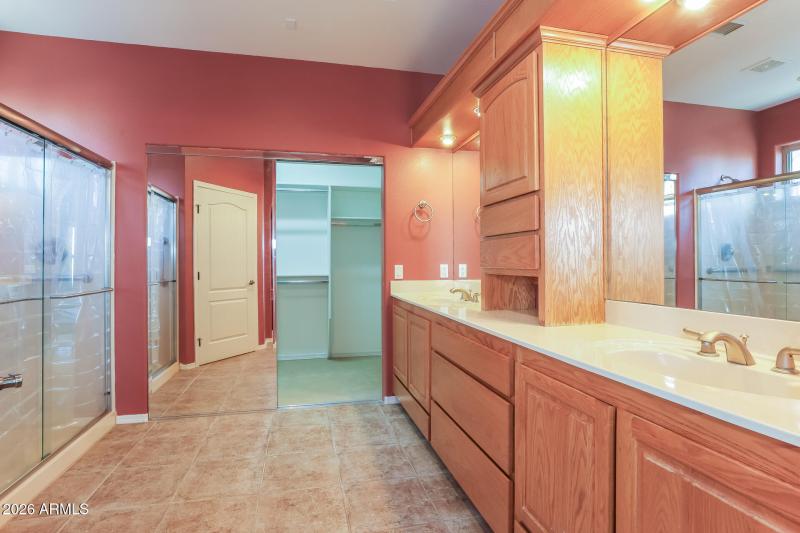 13-photo-Main-Bathroom-c7ca9e52-93b7-44e