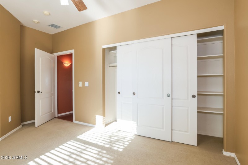 16-photo-Bedroom-c4724253-0980-47f7-8c07