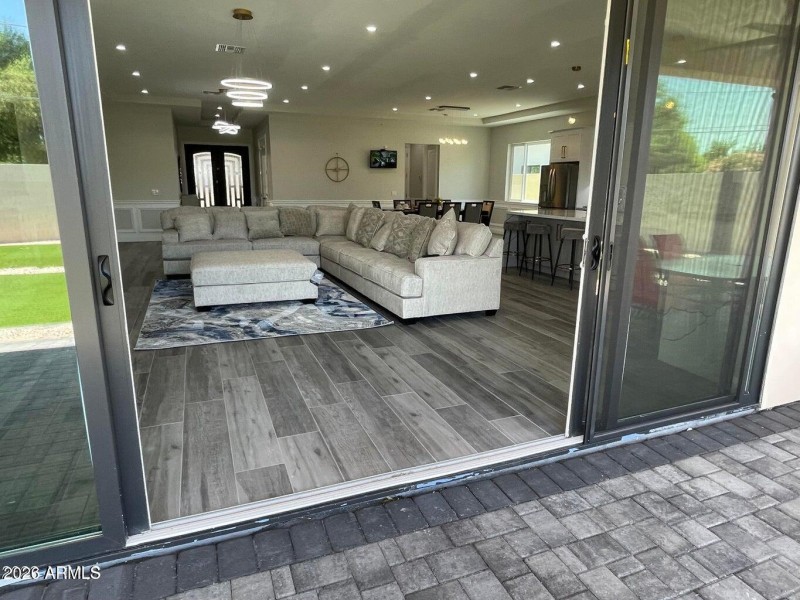 20220522003806278825000000-o