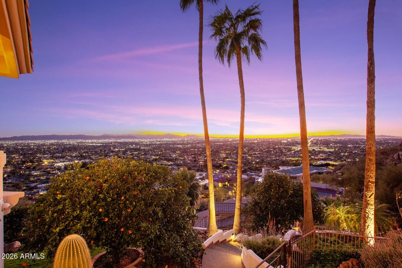 LANDSCAPE LIGHTING ADDS TO THE AMBIANCE