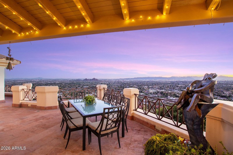 OUTDOOR DINING AT NIGHT