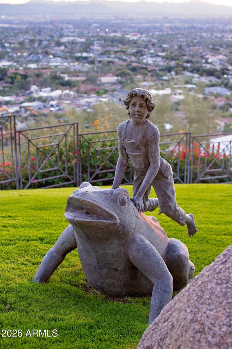 Artful Statues add another eleme